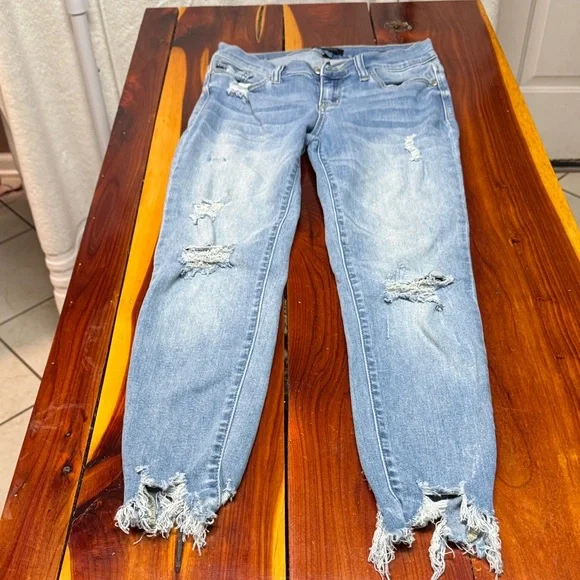 Judy Blue Light Blue Distressed Ankle Jeans PP69 - Picture 1 of 7